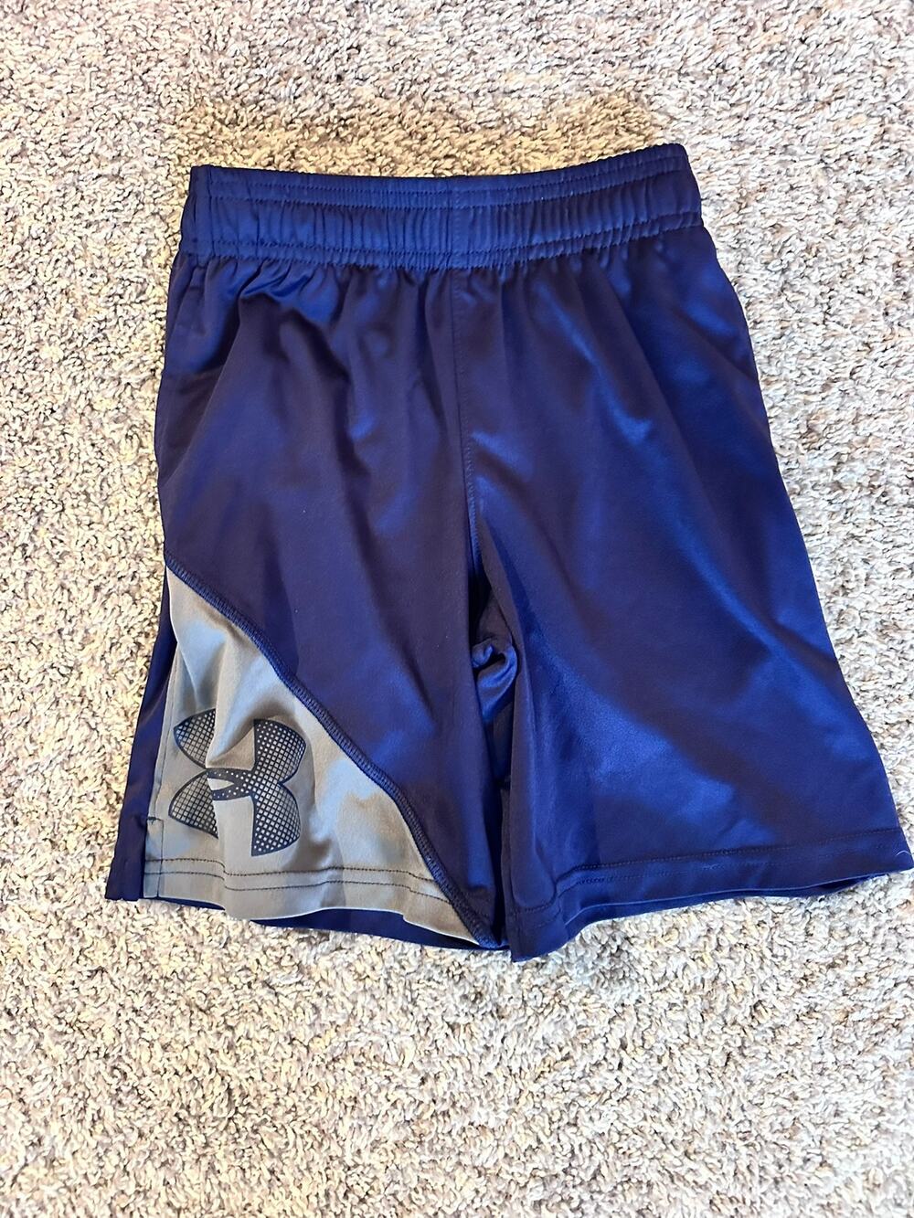 Under Armour Boys Youth XS Navy Gray Athletic Shorts